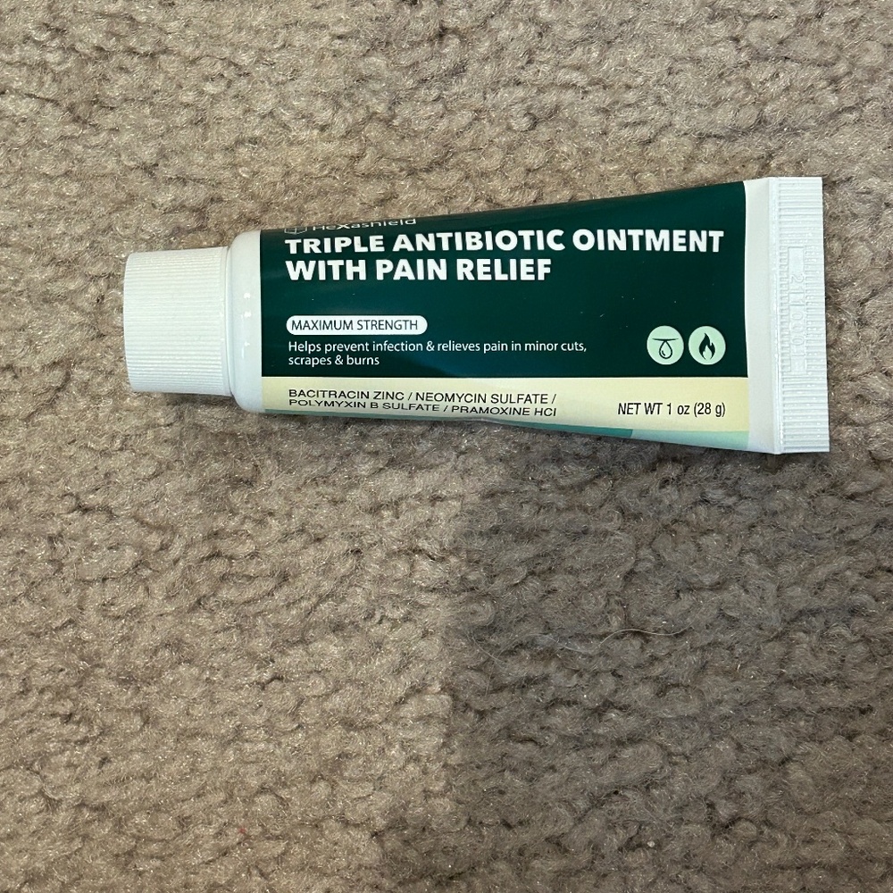 NWOT Avon Hexashield Triple Antibiotic Ointment with Pain Relief